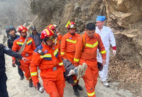 昌平景區(qū)一男子違規(guī)走野路跌落懸崖，多方聯(lián)動緊急救援脫險(xiǎn)